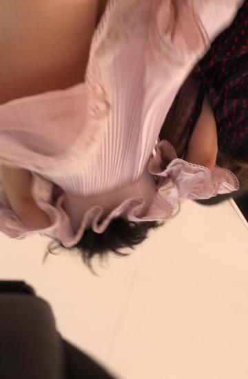 超级美腿穿着什么颜色小内内呢