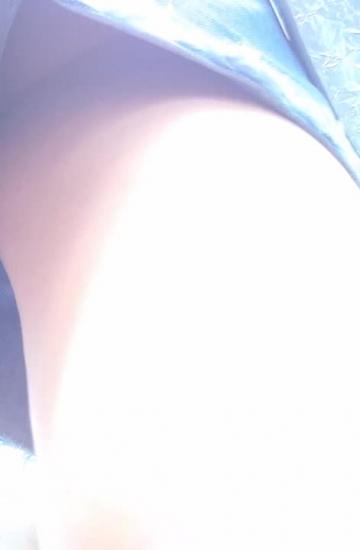牛仔裙下的丁字小裤裤